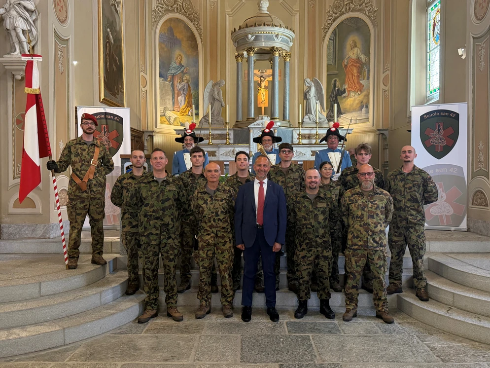 I militi ticinesi con il consigliere di Stato Norman Gobbi.