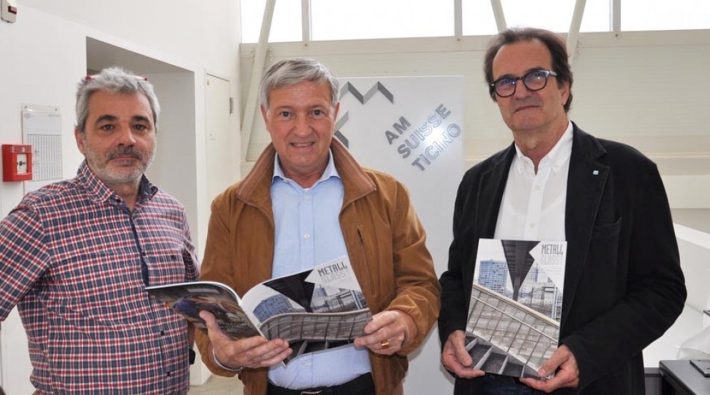 Da sinistra: Fabio Cameroni, presidente AM Suisse Ticino – Fabio Sacchi, editore – Piergiorgio Rossi presidente uscente AM Suisse Ticino 