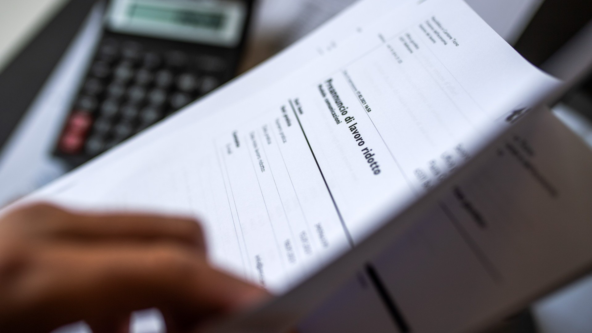 Fra truffe COVID e lavoro ridotto sono in otto a finire alla sbarra