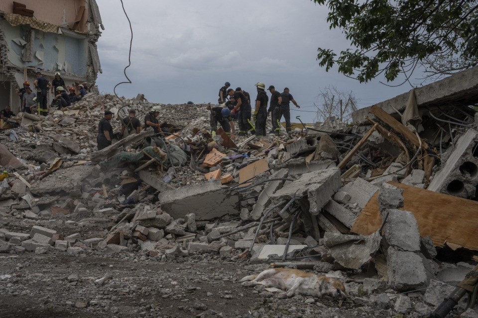 Missili Su Un Palazzo Strage Di Civili Nel Donetsk Segui Il Live
