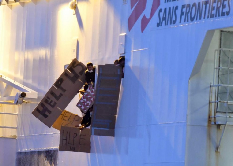 Gli uomini rimasti a bordo della Geo Barents. © EPA/ORIETTA SCANDINO