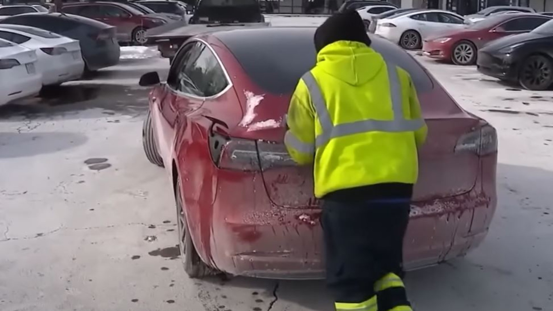 Freddo eccezionale a Chicago, e i conducenti delle Tesla restano a piedi