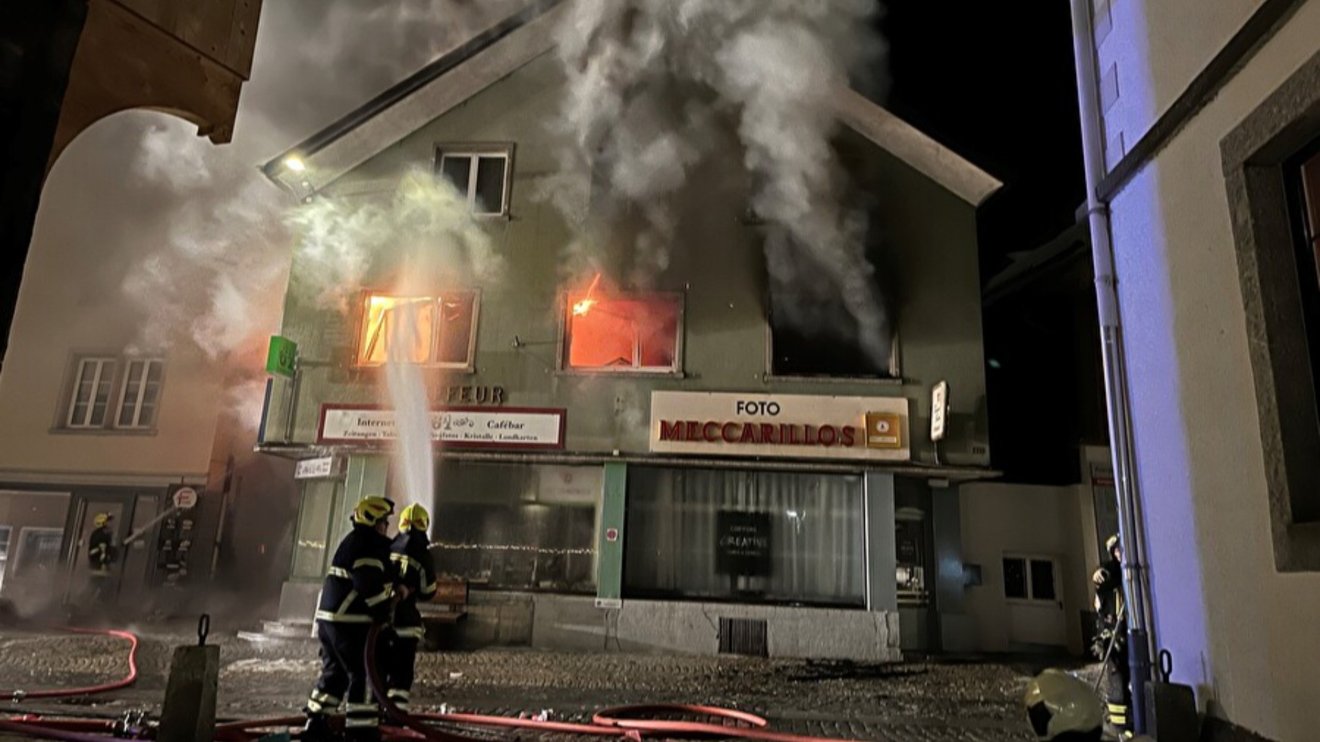 Fiamme in un edificio e una persona dispersa: chiuso il centro di Andermatt