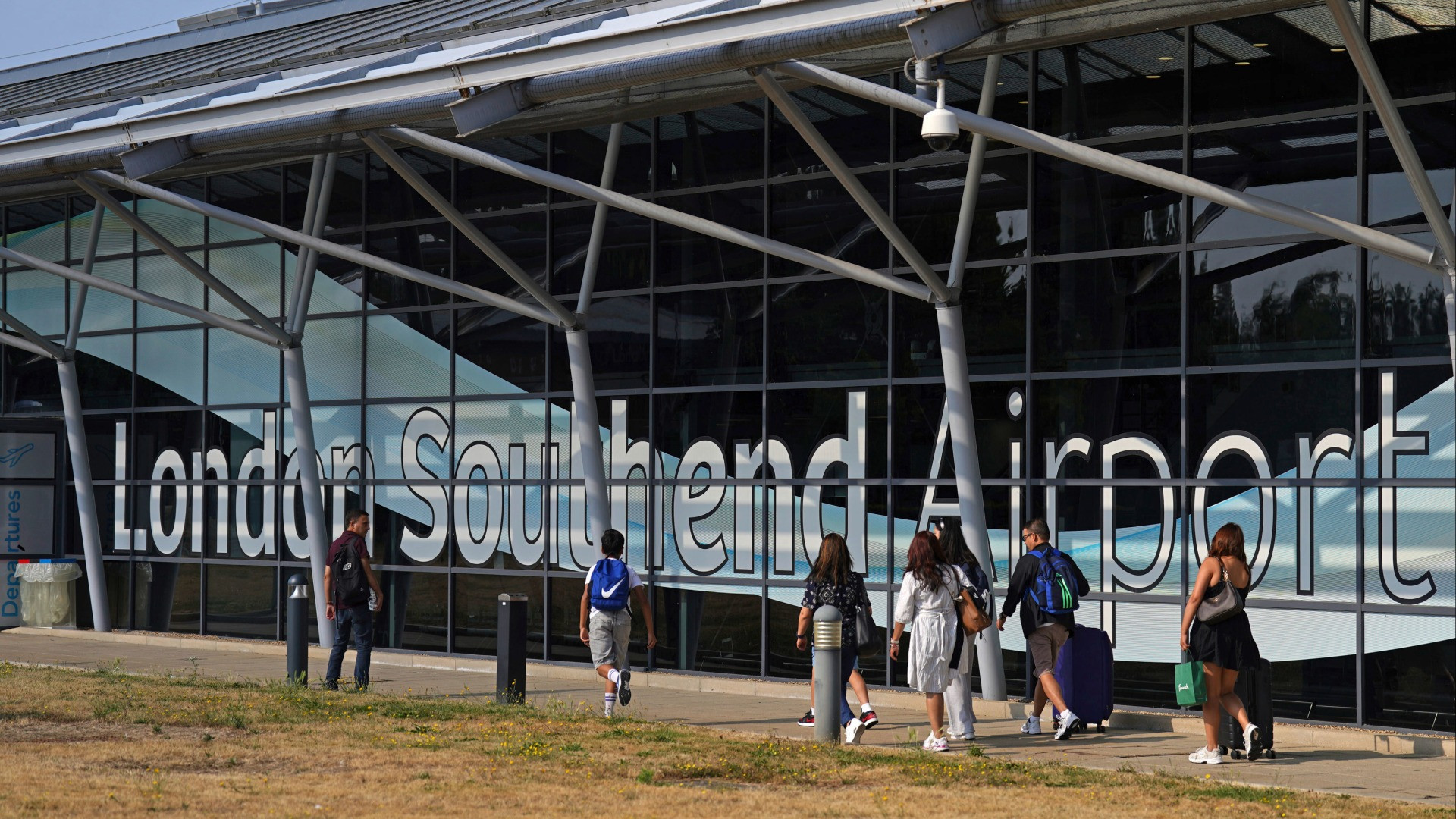 Aereo privato precipitato a Londra Southend, 4 morti