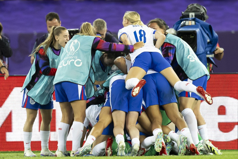 Svezia ko, Inghilterra in semifinale