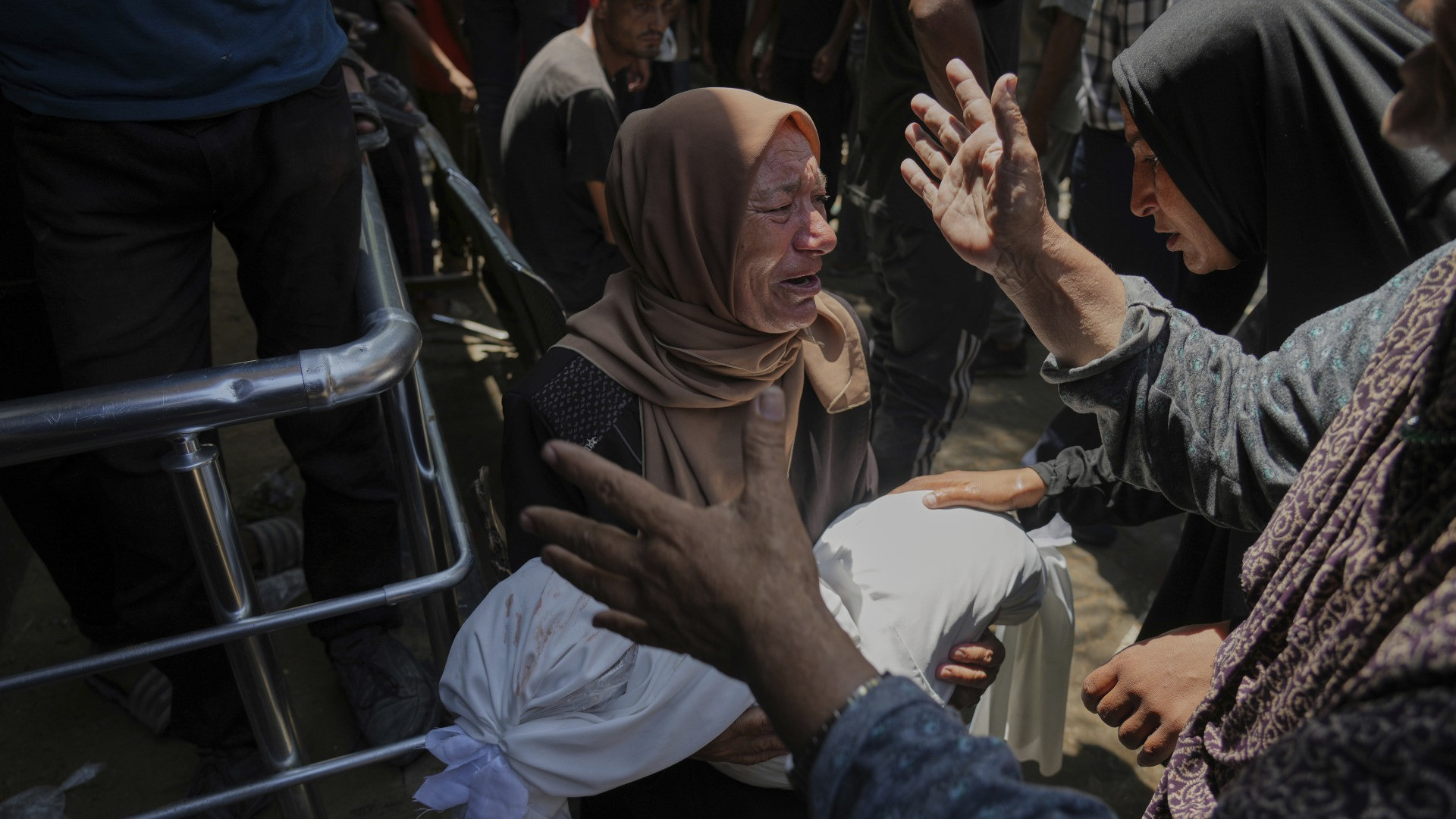 «A Gaza è in corso una catastrofe umanitaria, deve finire subito»