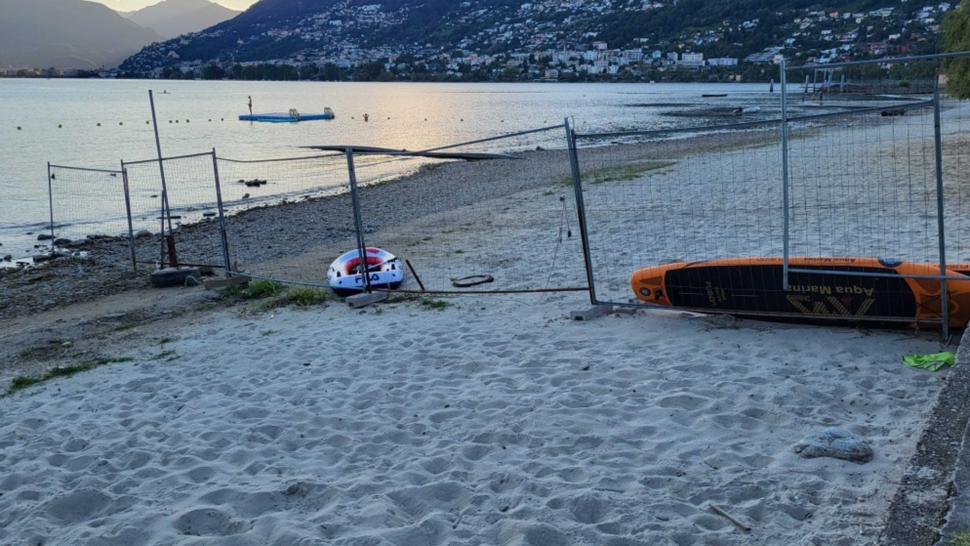 «Rive del Verbano libere per tutti»