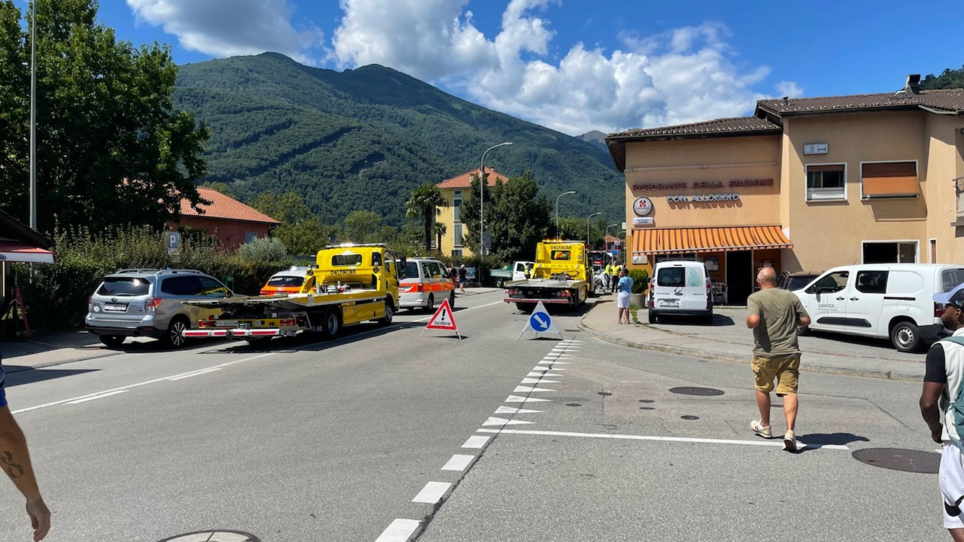 Schianto tra auto e furgone, ferite serie per una persona