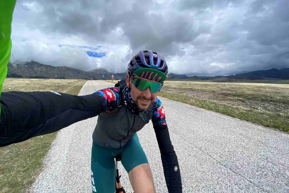 Due ruote, una missione: l'Everesting di Samuele Filippi sul Monte Brè