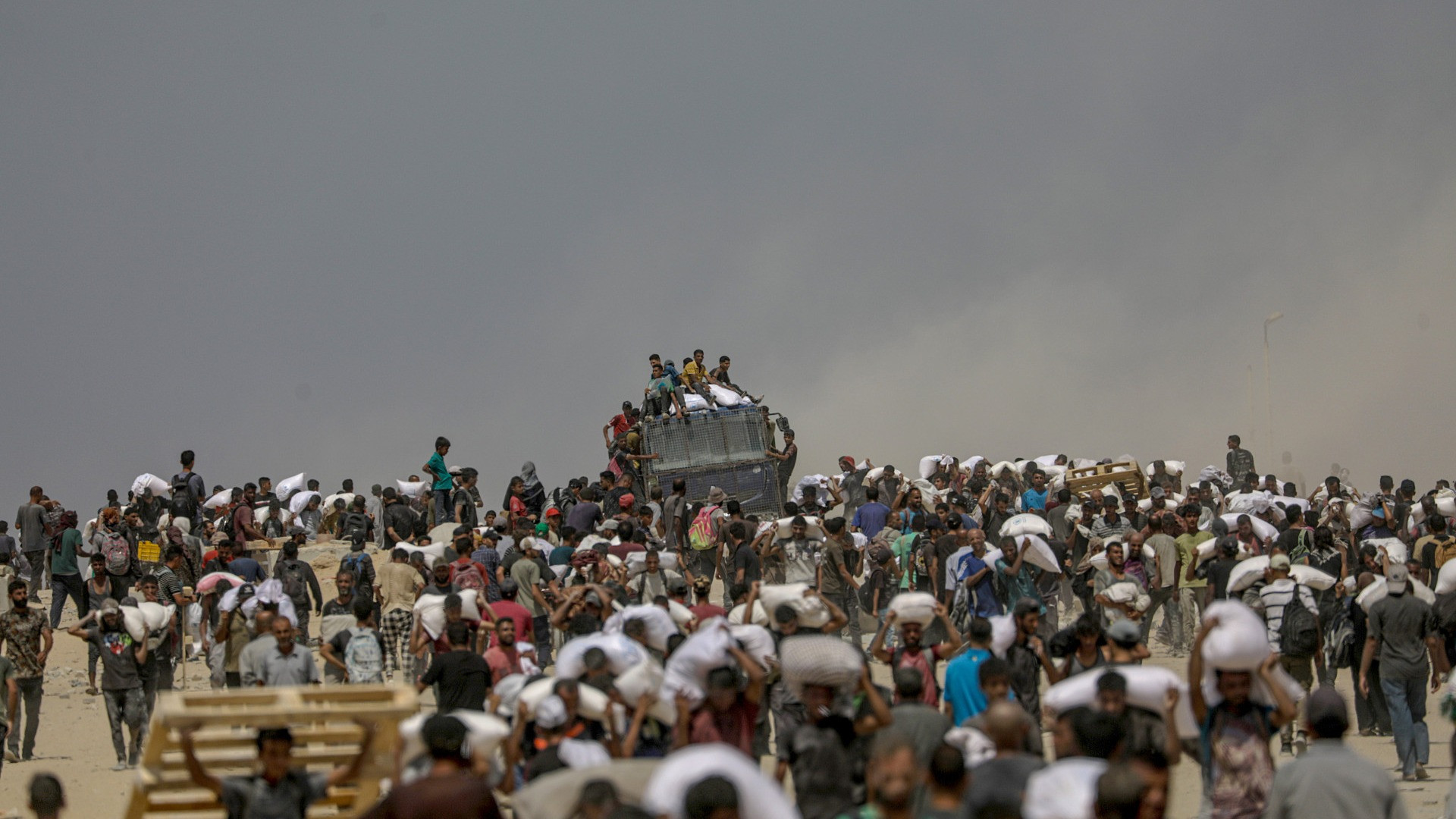 Altri 8 palestinesi in attesa di aiuti umanitari uccisi dall'IDF