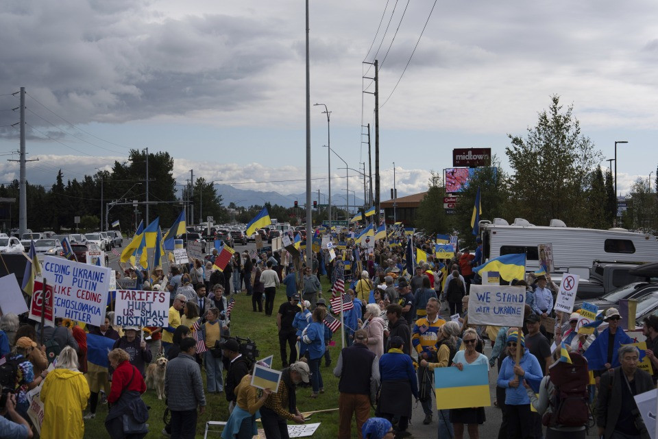In attesa del vertice Trump-Putin, Kiev: «La pace non può essere definita senza l'Ucraina»