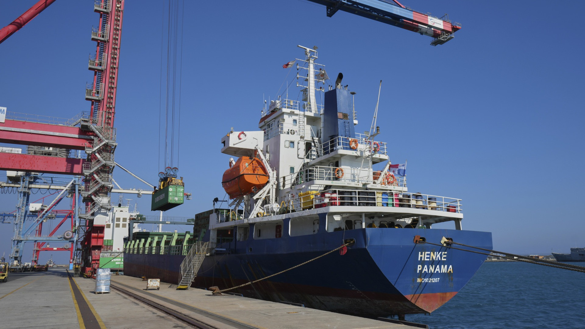 Nave con 1.200 tonnellate di cibo per Gaza in arrivo in Israele
