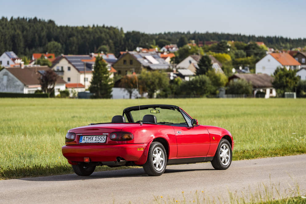 Questa era la MX-5 del 1991: è lecito affermare che lo sviluppo sia avvenuto nel segno della continuità.