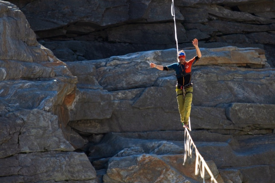 L'emozione di camminare su un nastro in equilibrio tra Leventina e Ponte Brolla