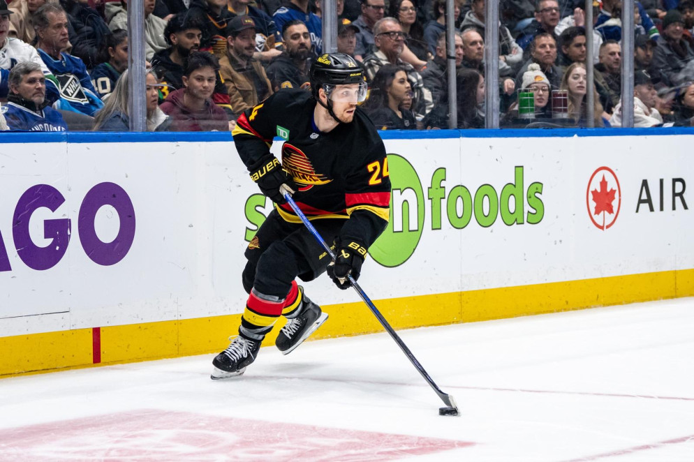 Con la maglia dei Vancouver Canucks.