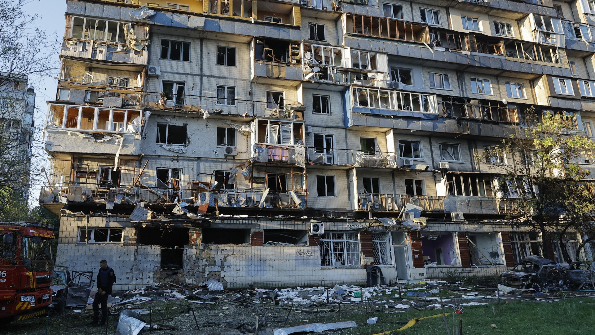 Si aggrava il bilancio dell'attacco russo su Kiev: «Almeno 17 morti, decine i feriti»