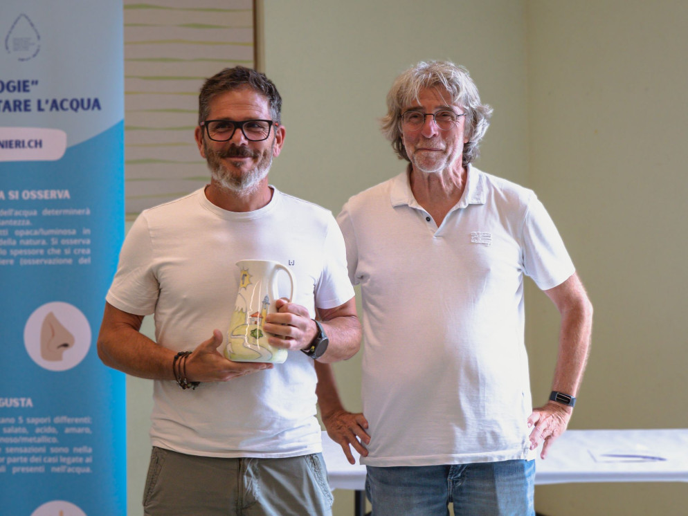 Claude Birrer, responsabile tecnico dell’Azienda Acqua Potabile di Cademario, assieme al Consigliere Nazionale Bruno Storni