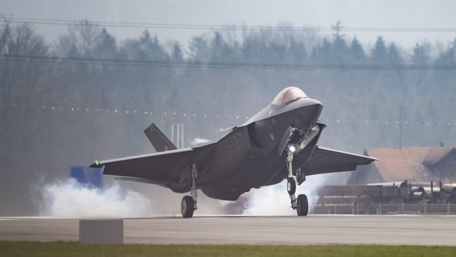 Il sovrapprezzo dei jet F-35 non passerà dal voto popolare