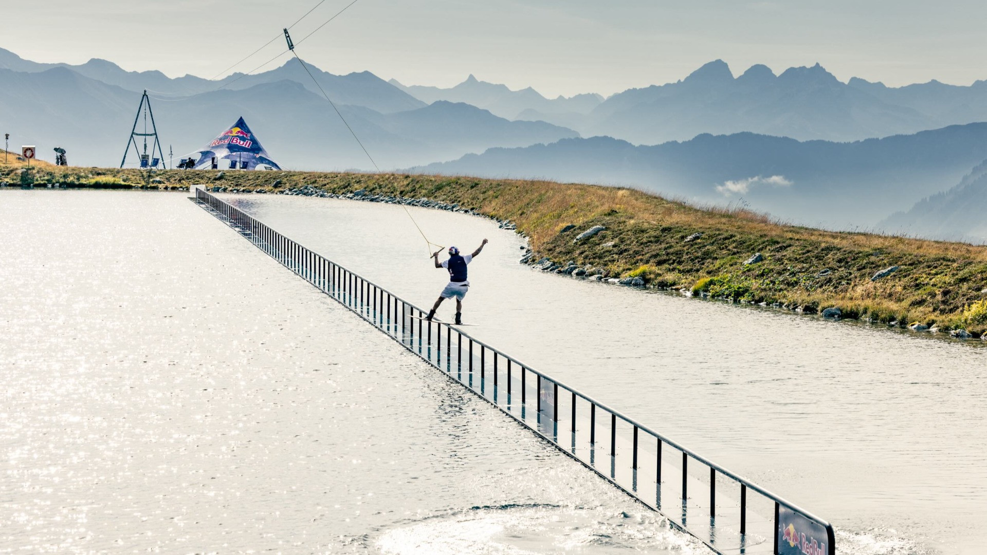 Jamie Huser entra nella storia: nuovo record mondiale di wakeboard sul rail più lungo