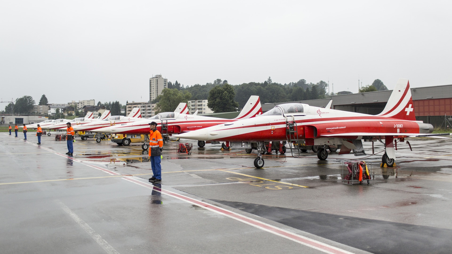 La Patrouille resta senza aerei