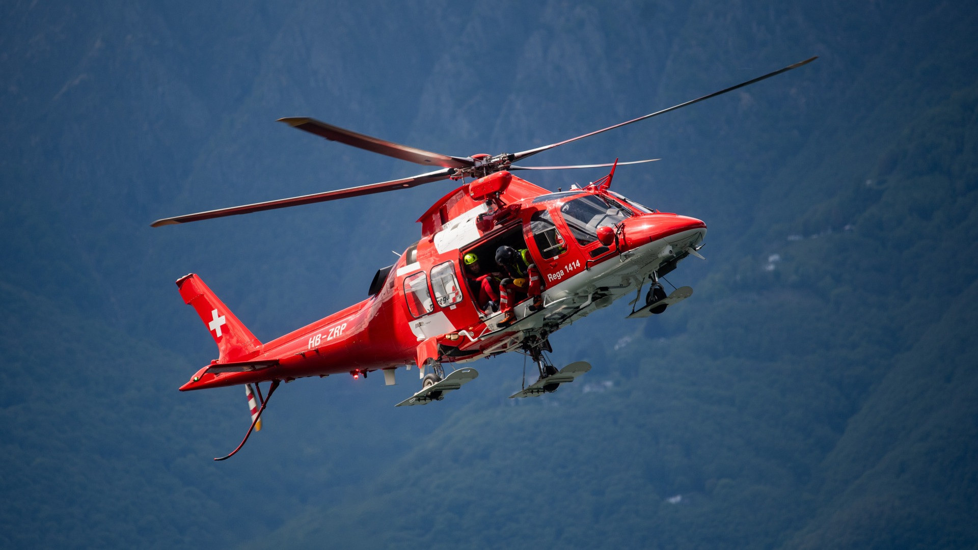 Cade mentre pratica canyoning a Cugnasco: gravi ferite per un 56.enne