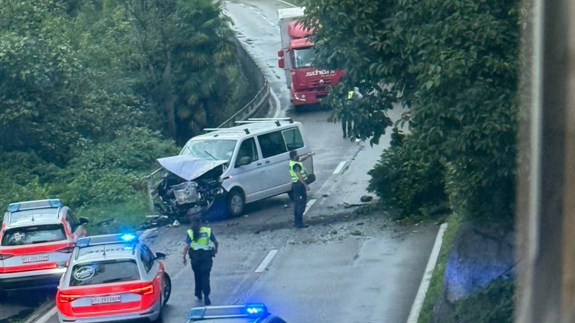 Il maltempo fa danni in Ticino: tanta pioggia e un masso colpisce un furgone a Ponte Brolla