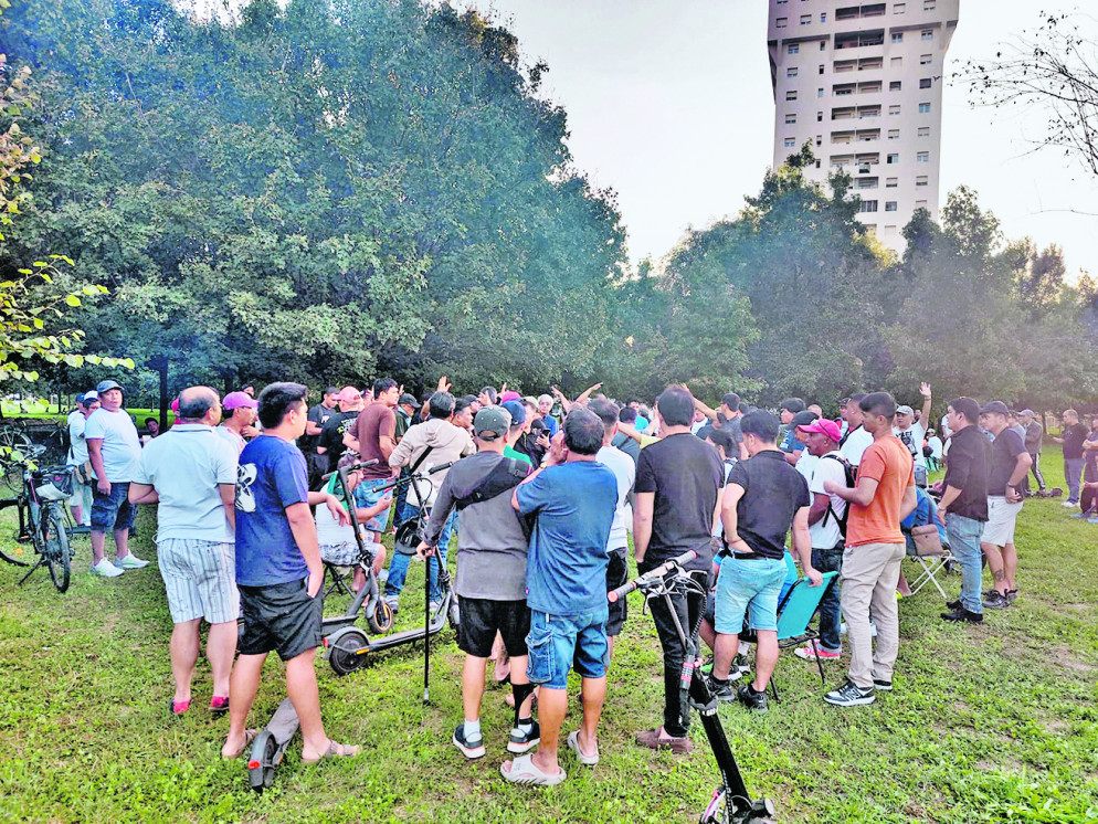 Il raduno di scommettitori, nel parco Martesana in periferia di Milano (foto Cdt)
