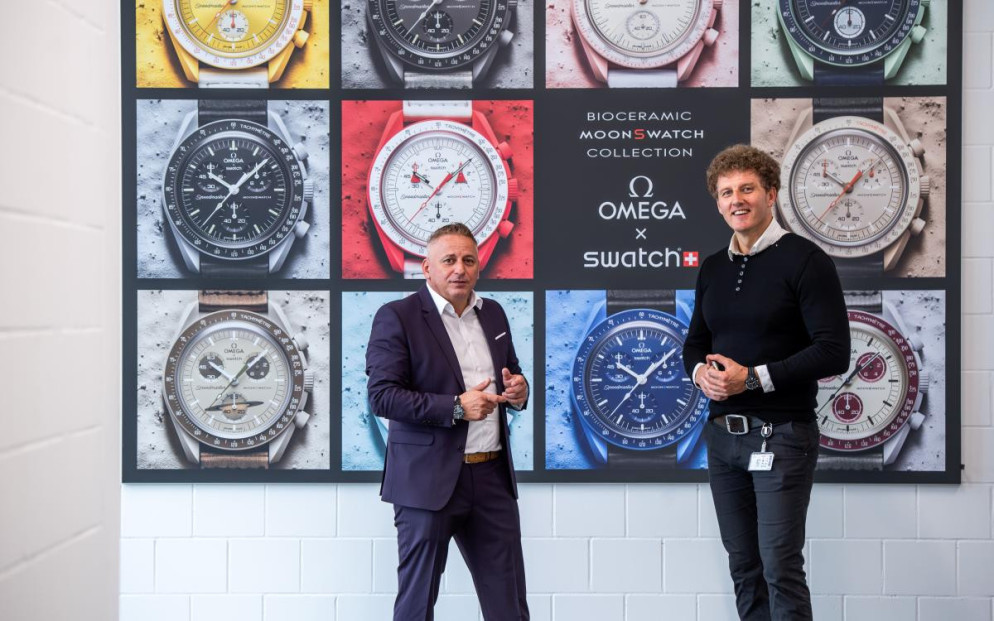 Damiano Casafina con Ivan Peric, responsabile della fabbrica Swatch -&nbsp;Foto Gabriele Putzu