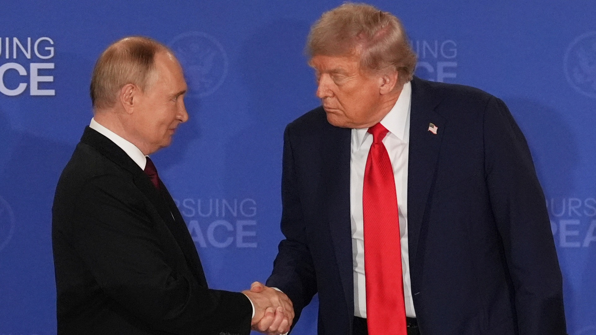Il Cremlino conferma: «Vertice tra Putin e Trump entro due settimane»