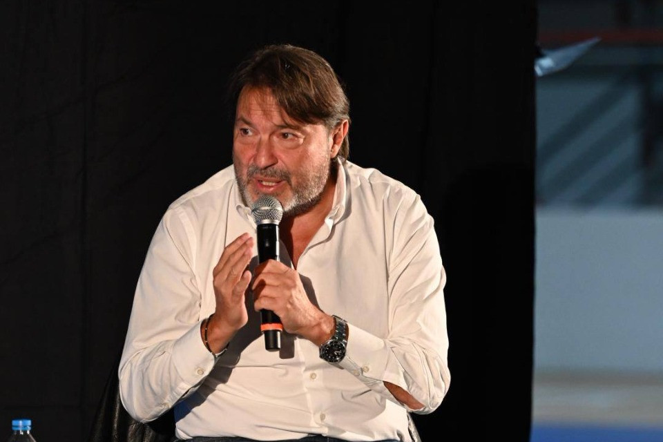 Bomba distrugge l'auto del giornalista Sigfrido Ranucci: «Avrebbero potuto uccidere mia figlia»