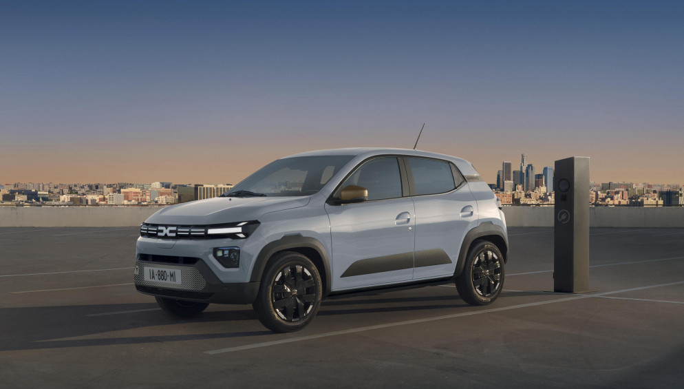 Nuovi motori e lievi ritocchi per la Dacia Spring 2026.