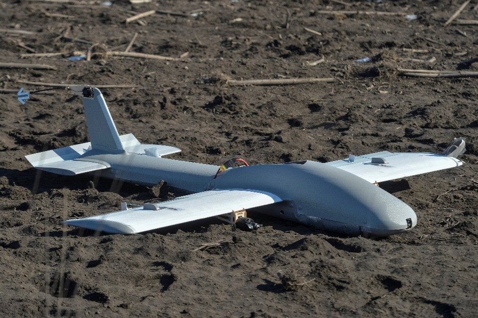 Drone russo colpisce la regione di Dnipropetrovsk: dieci feriti e incendi negli edifici residenziali