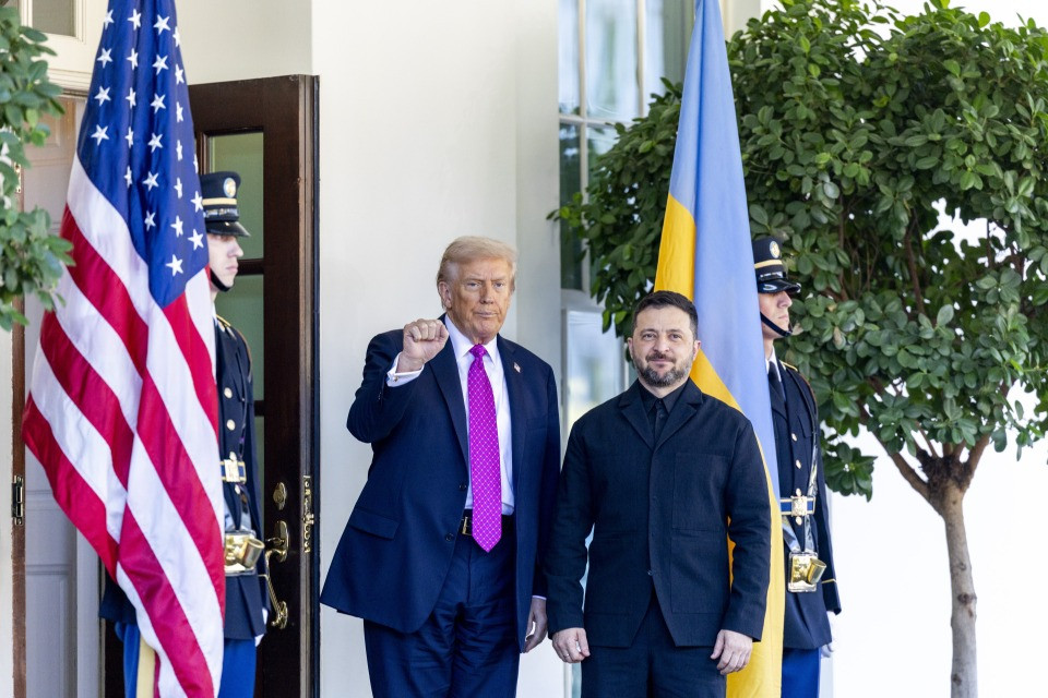 Trump-Zelensky, scontro alla Casa Bianca: «Cedi il Donbass o sarai distrutto»