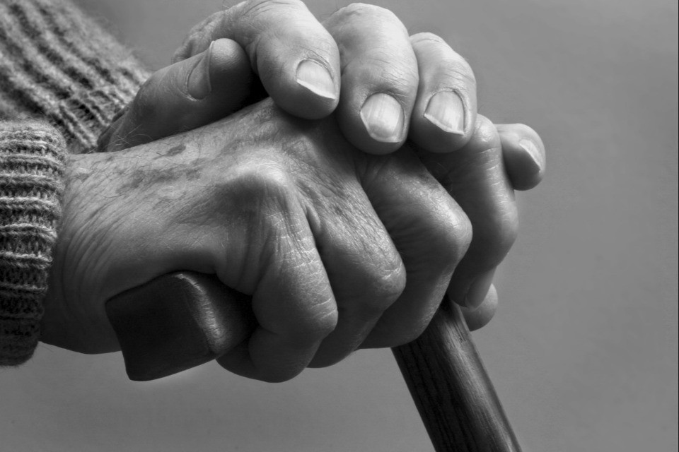 Come tradurre in realtà l'assicurazione vecchiaia e invalidità?