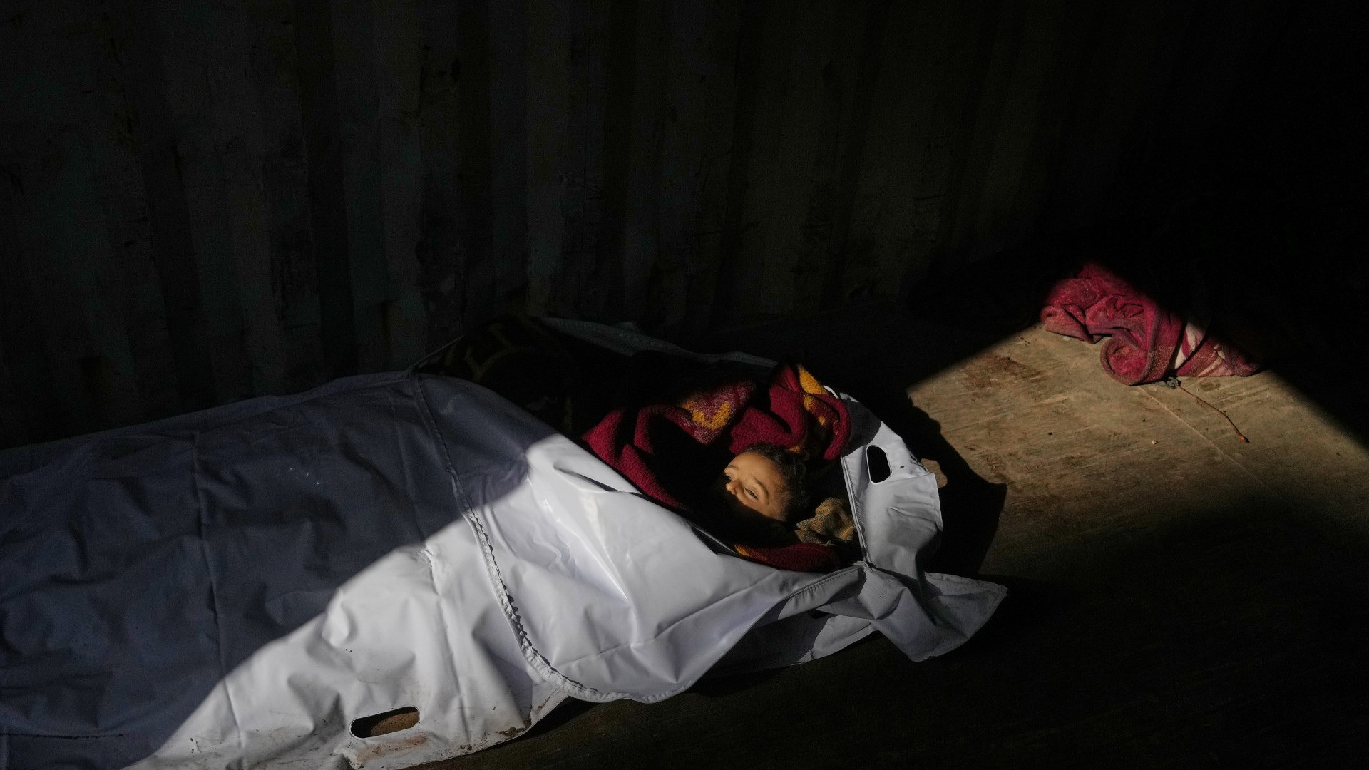 Gaza, droni israeliani sul campo profughi di Nuseirat: un morto e 4 feriti