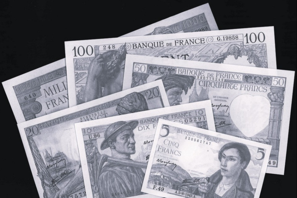 Budapest in subbuglio per lo scandalo dei franchi francesi falsi