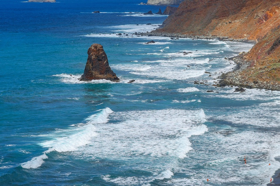 Tre morti a Tenerife per il mare agitato