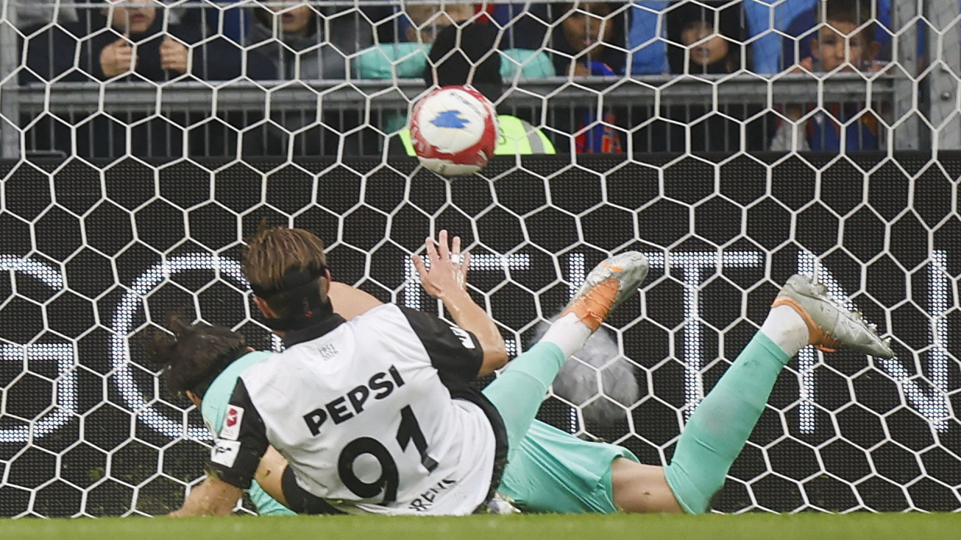 Saipi ipnotizza Shaqiri, Behrens non perdona