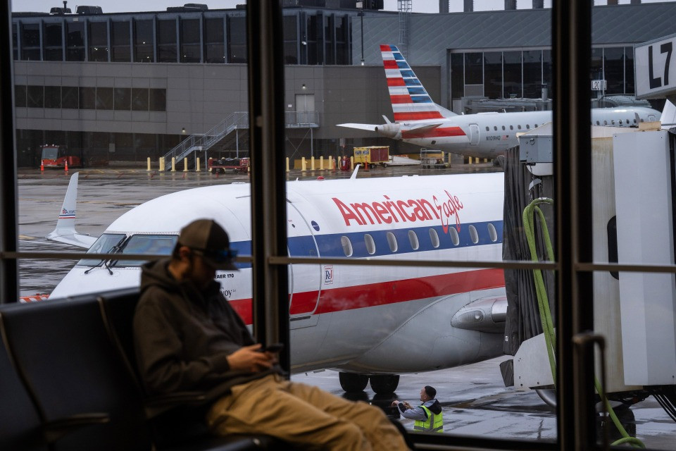 Prosegue il caos voli per lo shutdown: «Il traffico aereo si ridurrà quasi a zero»