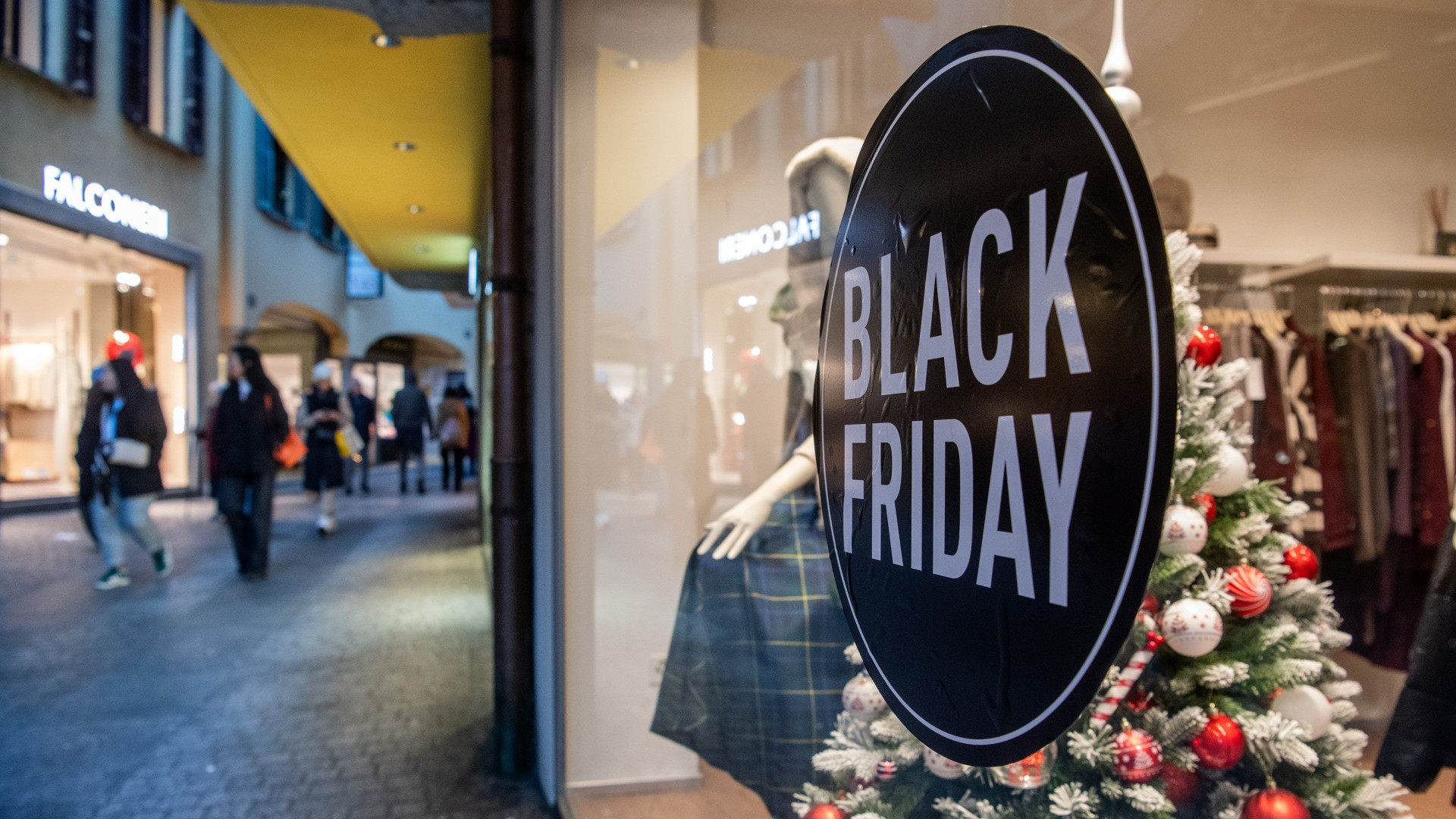 Arriva il Black Friday, ma gli svizzeri vogliono spendere meno