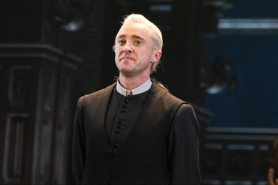 Tom Felton (r)indossa i panni di Draco Malfoy a Broadway e il pubblico impazzisce
