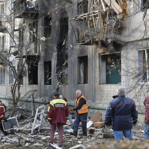 Il durissimo attacco russo su Kiev: «Morti e feriti, colpiti tutti i distretti»