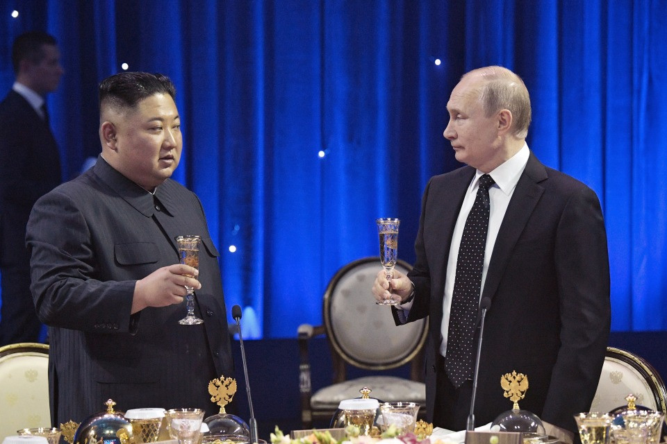 «La Corea del Nord ha esaurito le scorte di proiettili: dimezzati gli invii in Russia»