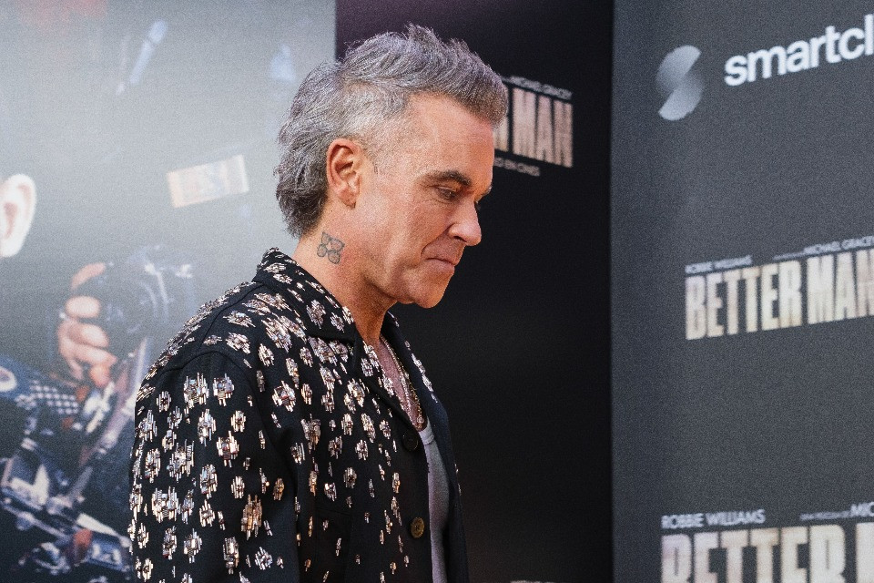 Robbie Williams dice che sta perdendo la vista per un farmaco dimagrante