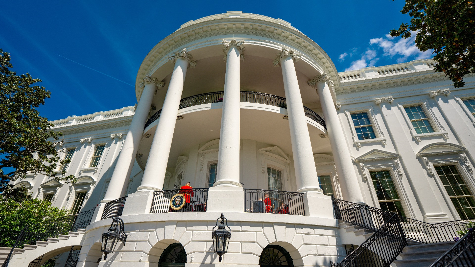 Dal Rolex al lingotto personalizzato: se i privati danno una mano ai negoziati