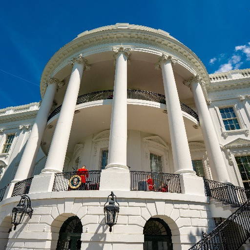 Dal Rolex al lingotto personalizzato: se i privati danno una mano ai negoziati