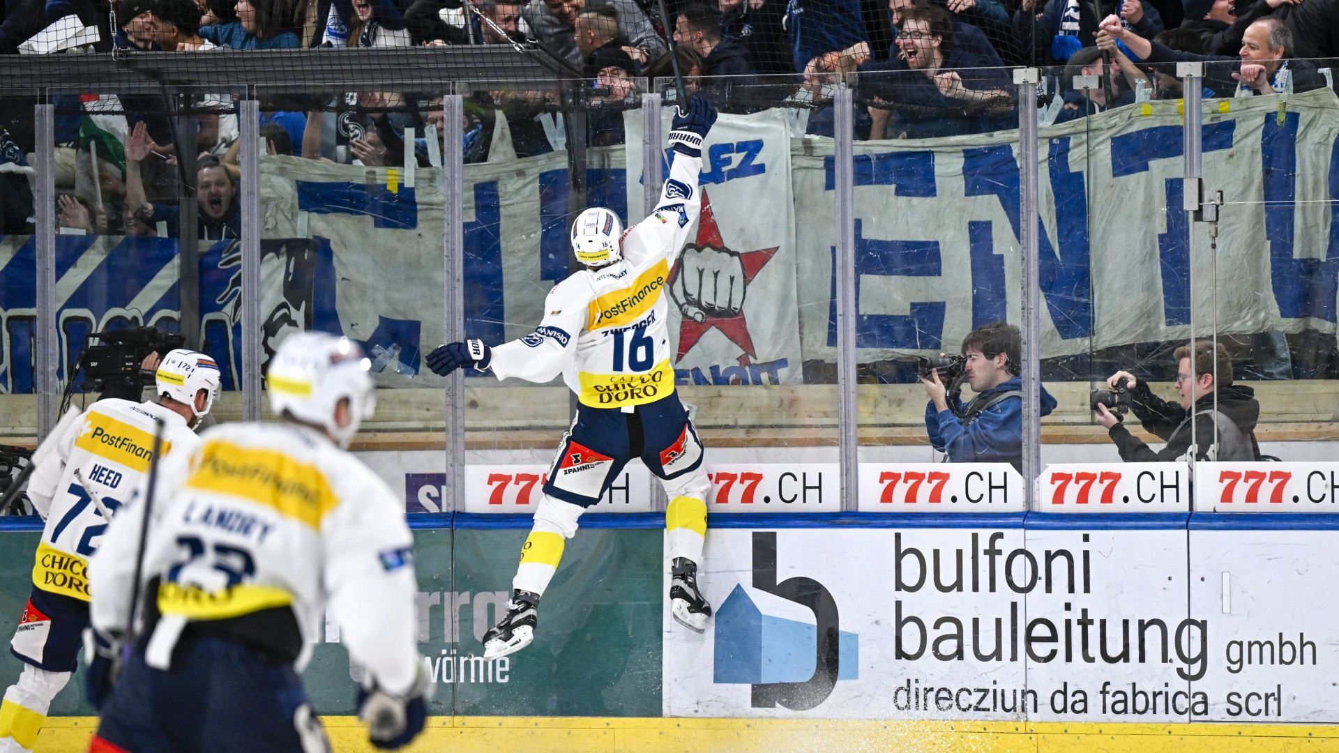 Un Ambrì pazzo e vincente fa festa in casa della capolista