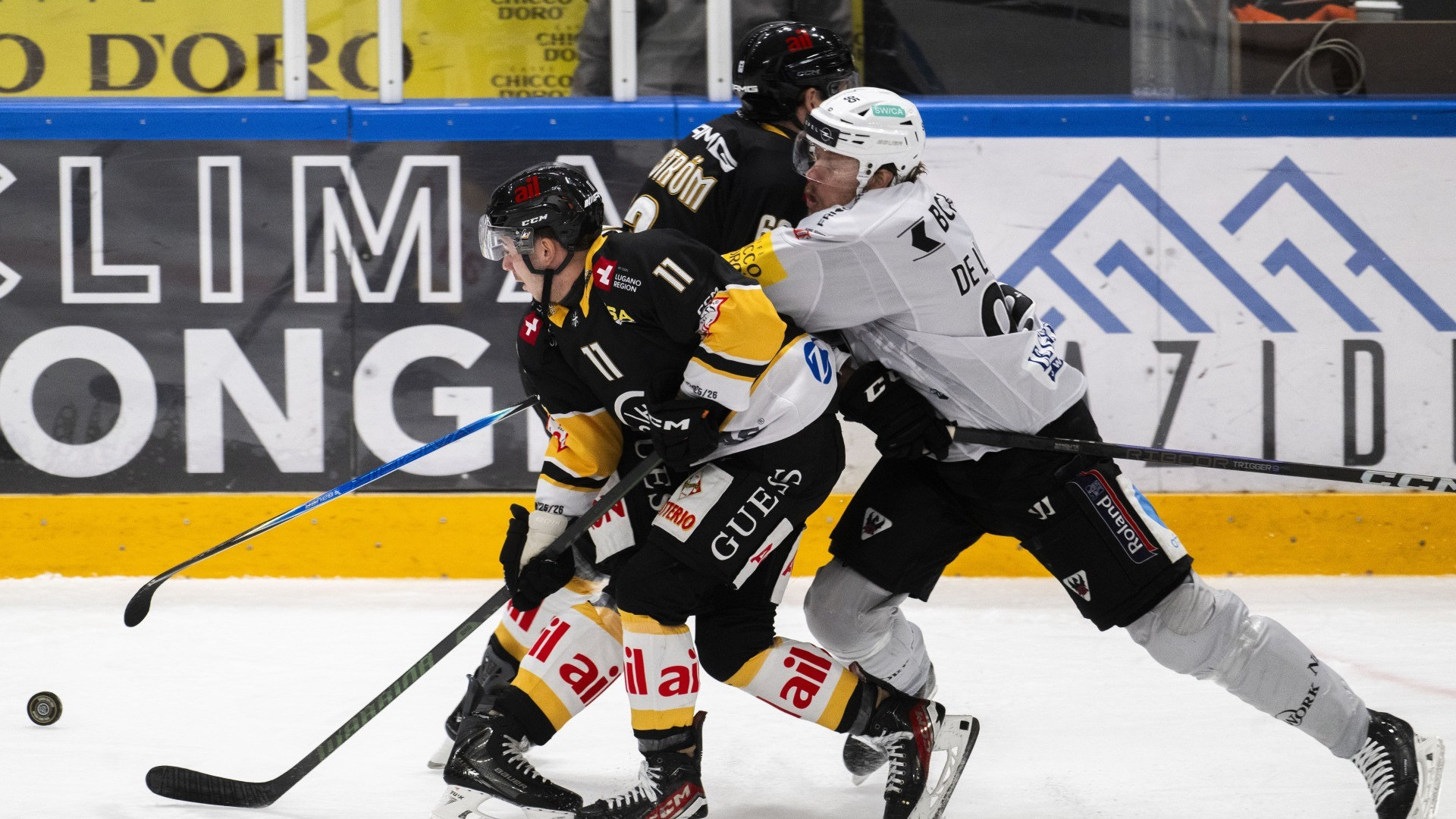 Il Friburgo rallenta la scalata del Lugano