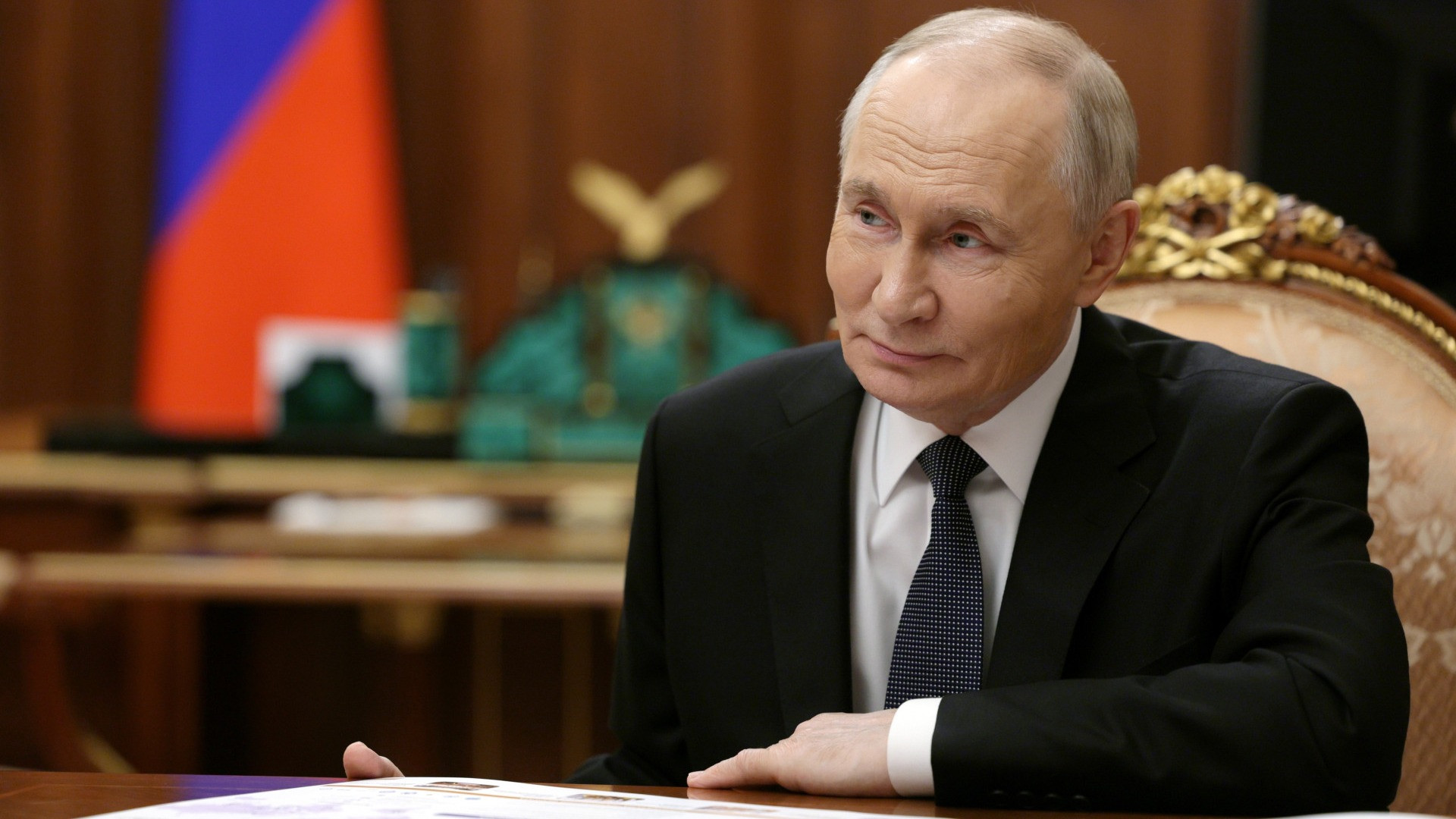 Putin: «A Kiev siedono sui water d'oro, non pensano ai loro soldati»