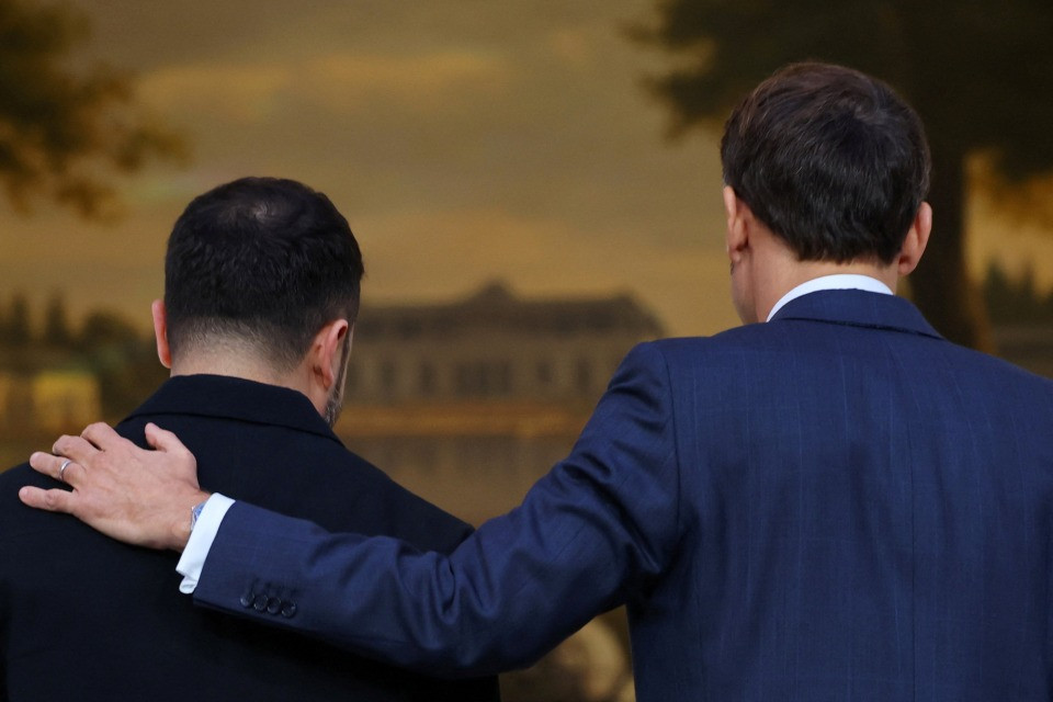 Donald Trump preme, Kiev prova a temporeggiare